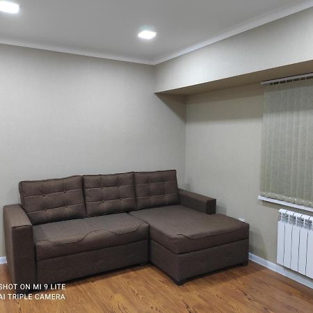 1-Bedroom Apartment In The Very City Center 塔什干 外观 照片