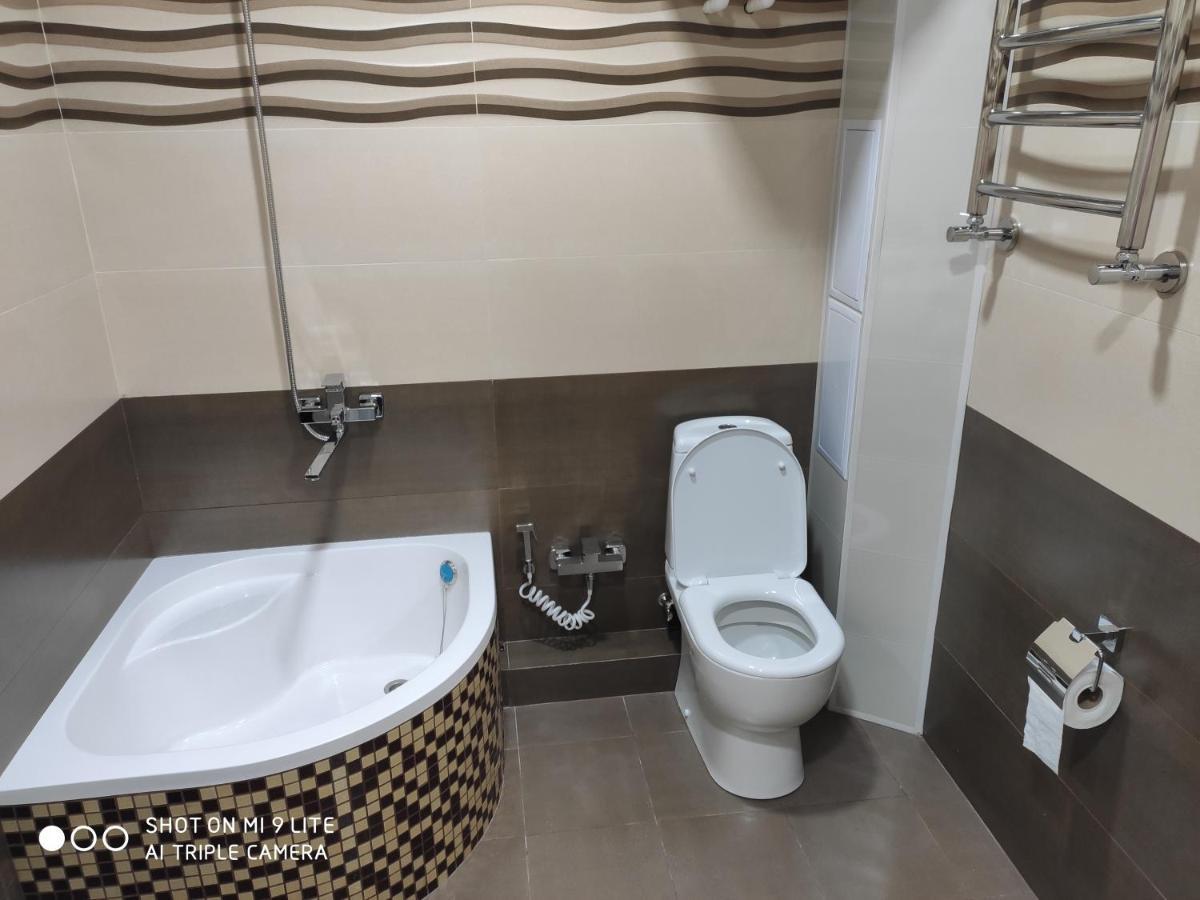 1-Bedroom Apartment In The Very City Center 塔什干 外观 照片