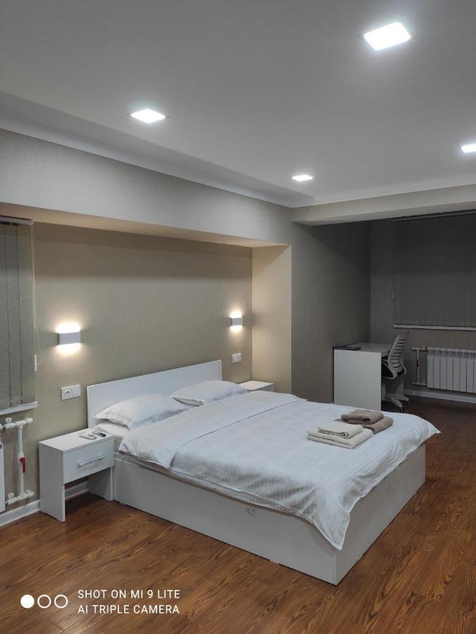 1-Bedroom Apartment In The Very City Center 塔什干 外观 照片